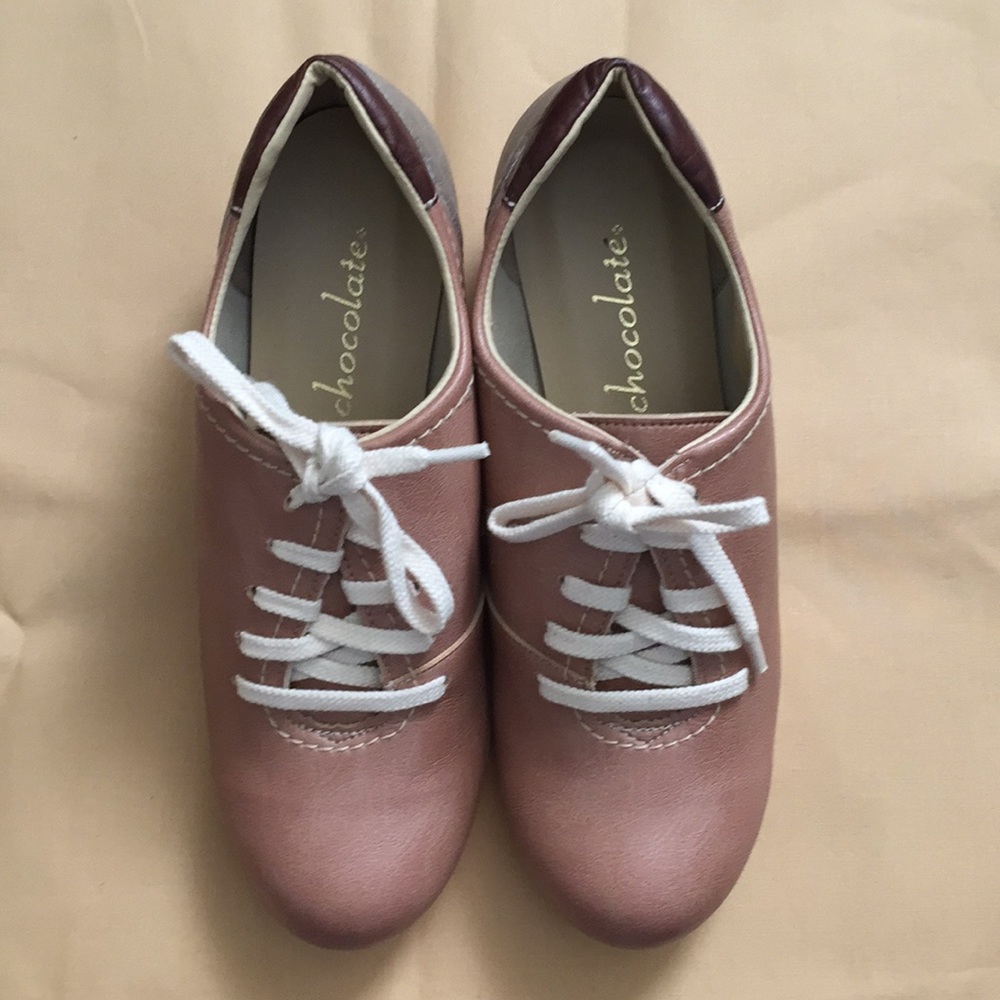 Size 22.5 Japanese size, 5.5, but can fit size 5